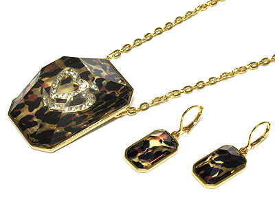 Crystal heart in animal printed epoxy stone necklace set