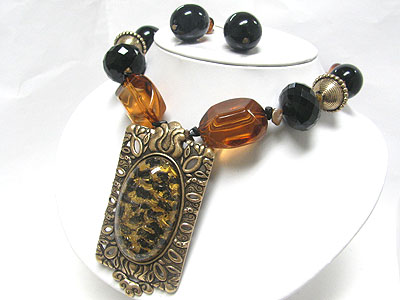 Eatra large animal pattern glass pendant and chunky beads necklace earring set