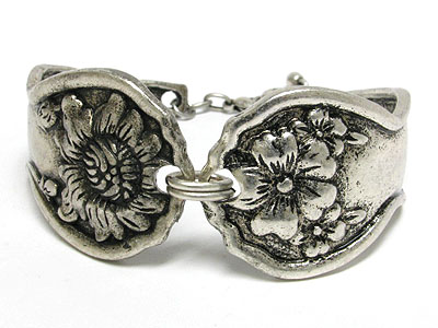 Antique style flower engraved metal link bracelet