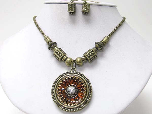 Antique style metal art deco round pendant necklace earring set