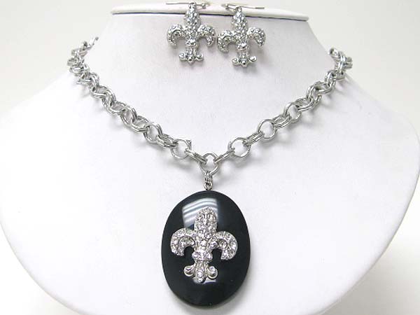 Fleur de lis theme acrylic oval pendant necklace set?