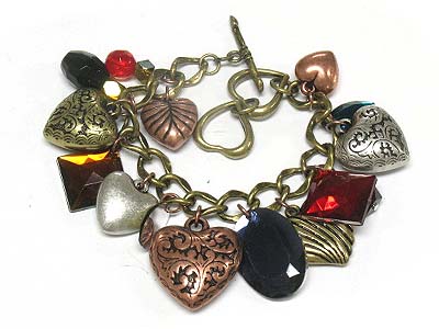 Multi casting heart and facet cut acryl ston toggle bracelet 