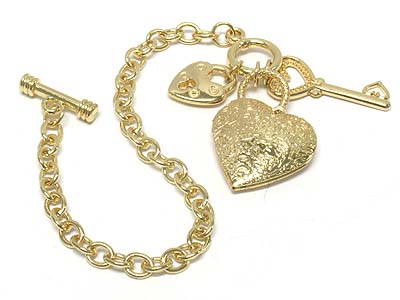 Casting heart locket and key charm toggle bracelet 