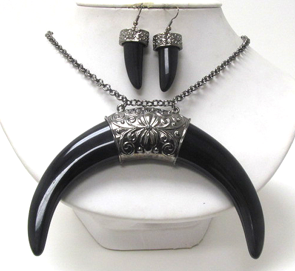 Large horn necklace earring set