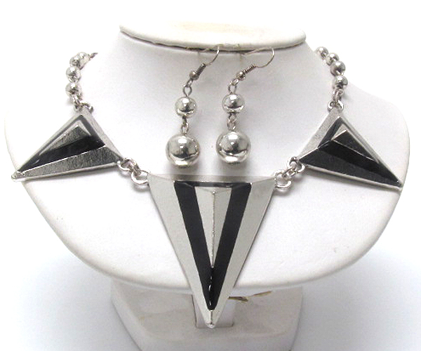 Designer style epoxy pyramid spike necklace earring set