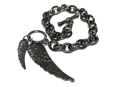 Angel wings charm toggle bracelet 