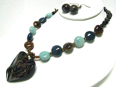 Murano glass heart pendant and ceramic ball necklace earring set