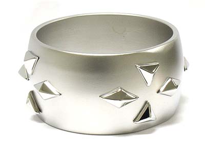 Metal nailed pattern bangle