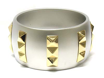 Metal 3 row nailed pattern bangle