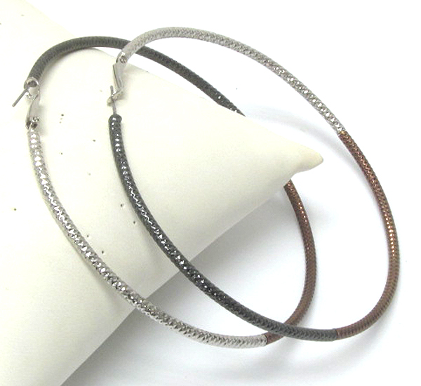 Tri metal hoop earring - hoops