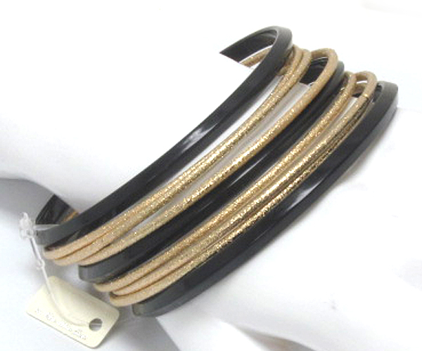 Multi row mixed metal thin bangle set