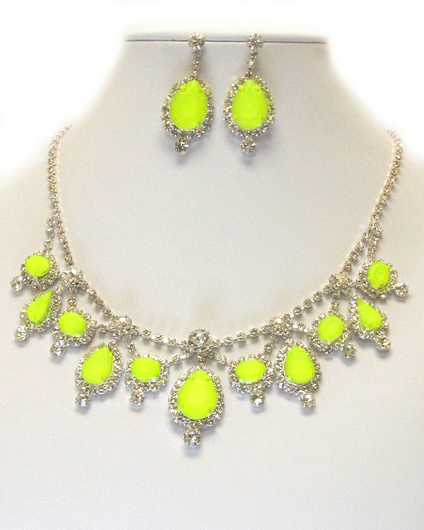 Crystal and facet acrylic stone deco necklace earring set