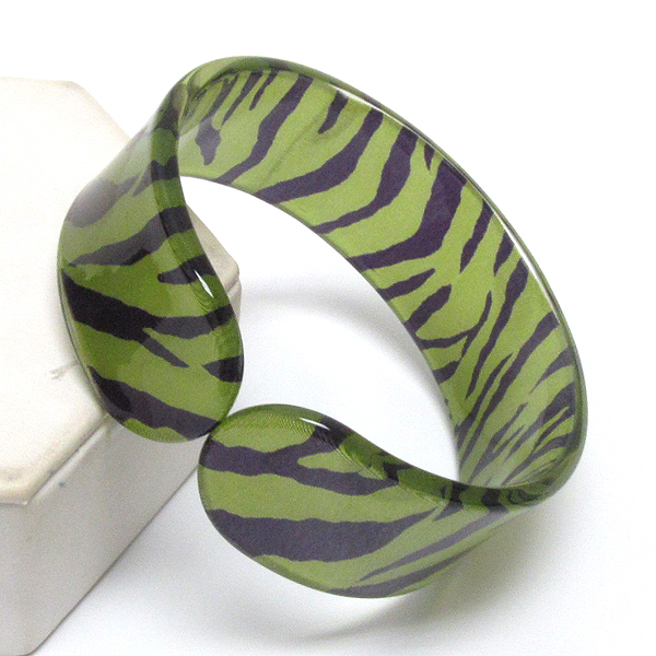 Animal print acrylic bangle bracelet