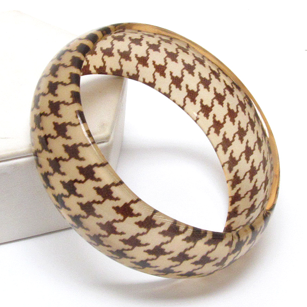 Houndstooth pattern acrylic bangle bracelet