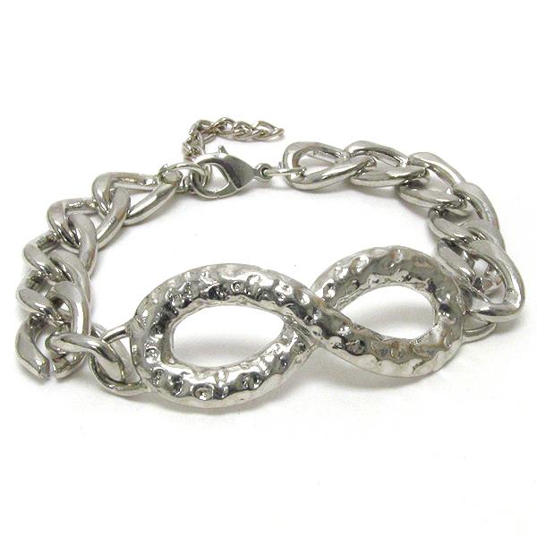 Hammered infinite and thick chain bracelet