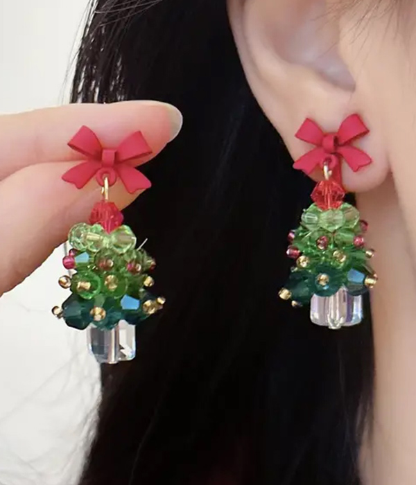 Christmas theme tree earring