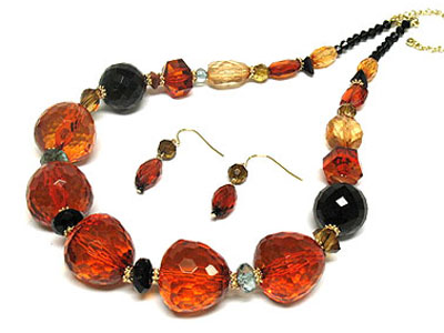 Fall tone multi facet beads neckalce and earring set