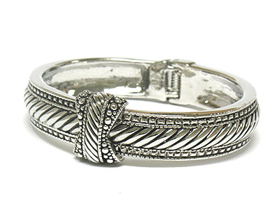 Metal filegree hinge bangle