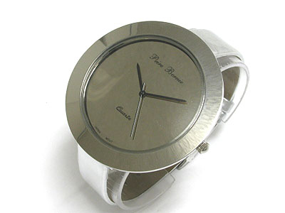 Large metal round face leather band watch