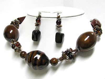 Mixed chip stone and ceramic ball necklace earring set