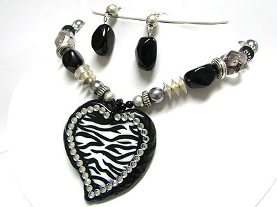 Animal pattern heart pendant necklace earring set