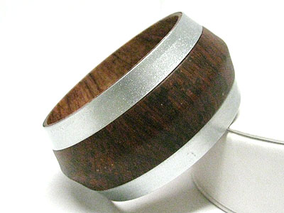 Metal edge wood bangle