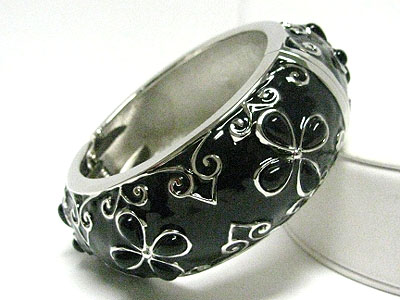 Enamel flower metal hinge bangle