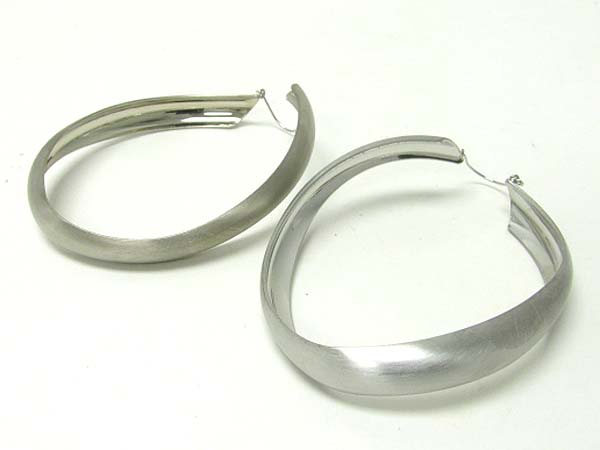 Natural wave metal hoop earring - hoops