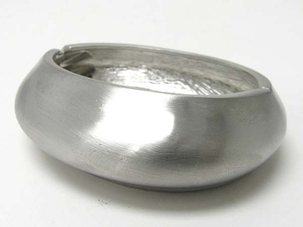 Plain puffy metal hinge bangle