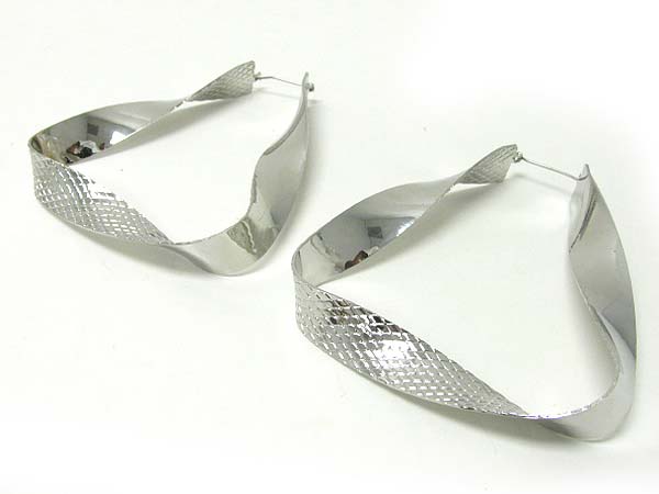 Distorted metal hoop earring - hoops