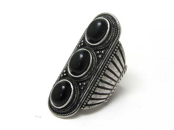 Three stone long finger stretch ring