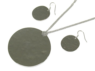 Large metal disk and chain necklace set