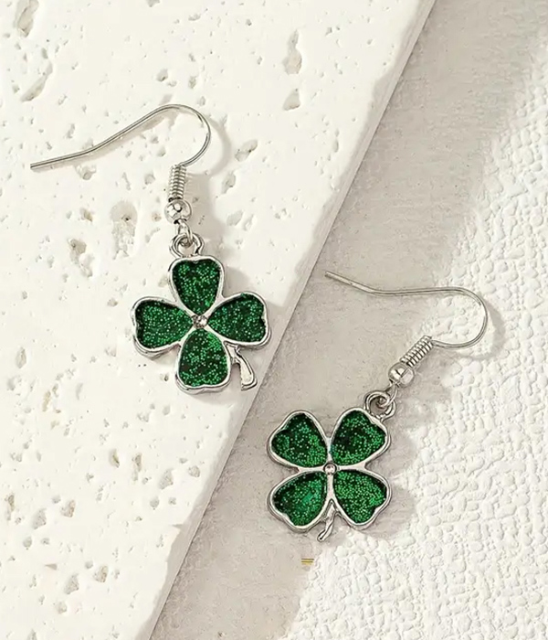 St patrick clover earring