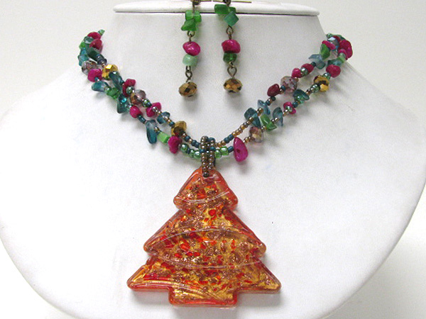 Murano glass christmas tree pendant and chipstone chain necklace earring set