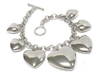 Multi size heart charm metal toggle bracelet