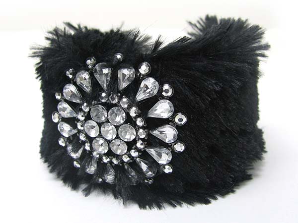 Crystal round medal deco fur cuff bangle