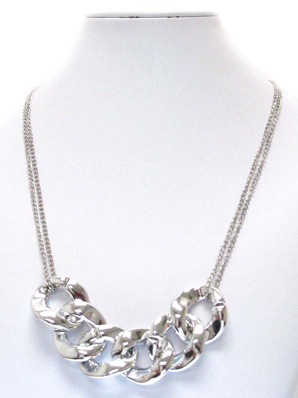 Thick chain accent necklace