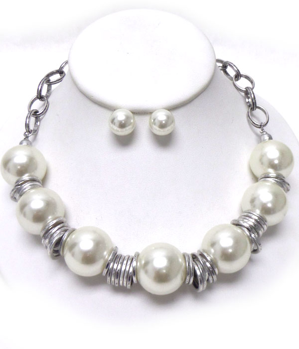 Pearl with metal circles  encklace set