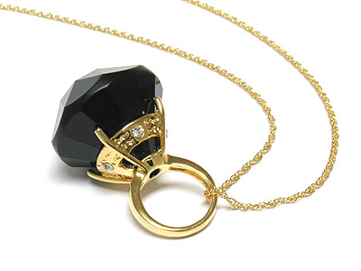 Crystal and glass big ring necklace