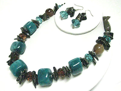 Natural chip stone and ceramic cube necklace earring set