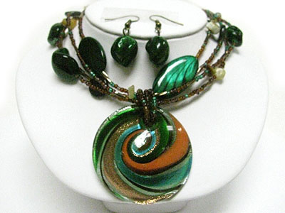 Murano glass swil round pendant multi chip stone necklace set