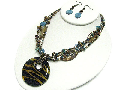 Murano glass animal pattern round pendant multi chip stone necklace set