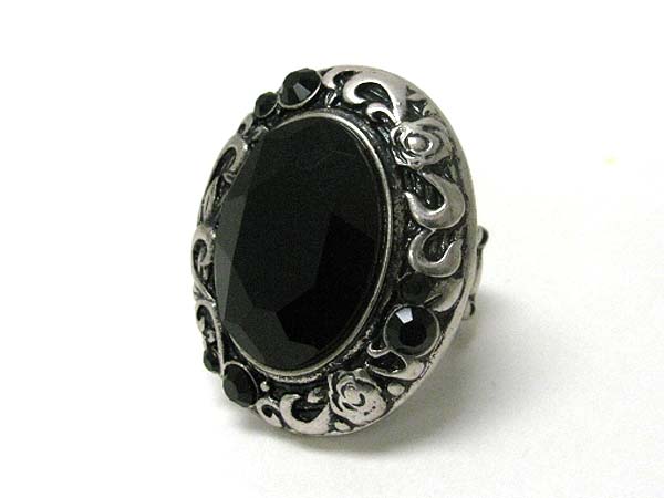 Facet big glass stone and textured metal oval stretch ring