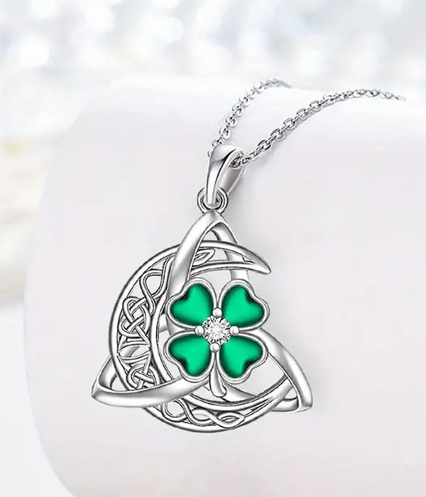 St patrick day pendant necklace