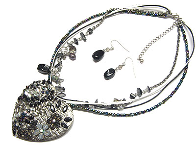 Bead decorated metal heart and multi beads string necklace and earring set