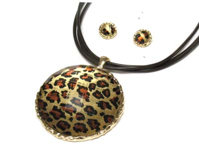 Acryl leopard pattern pendant nekclace and earring set 