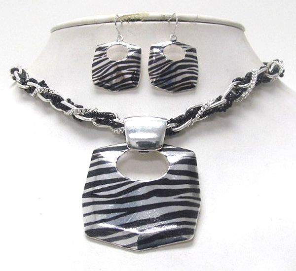 Multi metal chain and twist seed beadeds drop fashion animal print on metal square necklace earring set 