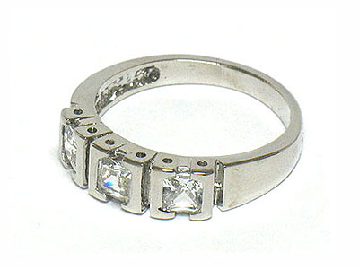 Three stone crystal single line ring