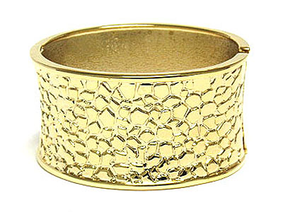 Metal cell pattern hinge bangle