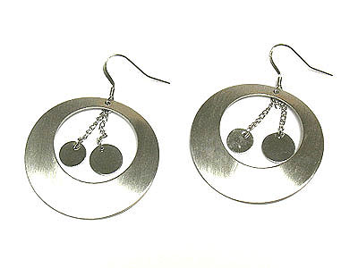 Metal round and dangle earring